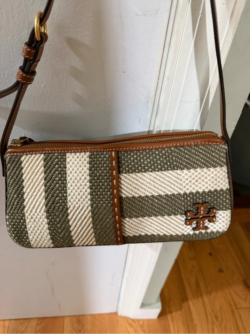 Tory Burch McGraw Stripe Wedge Shoulder Bag using 2 times only in pristine cond - Picture 15 of 16